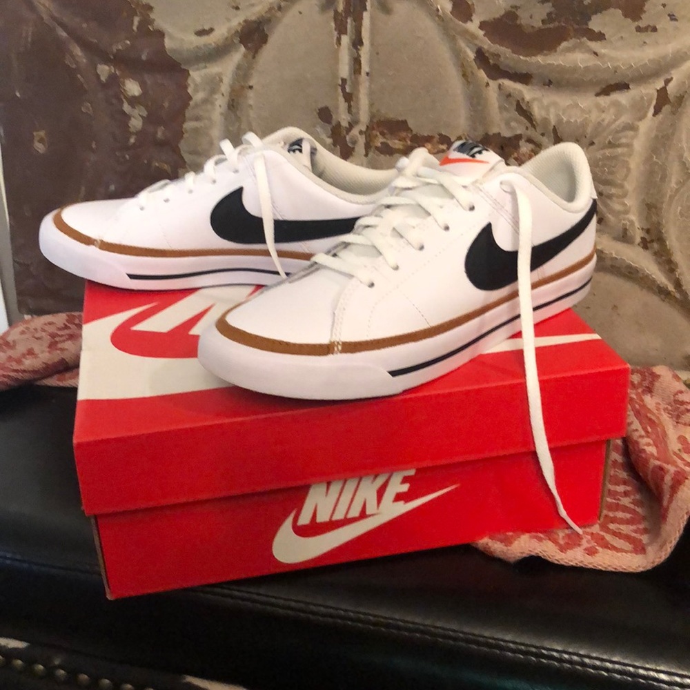 Nike court legacy